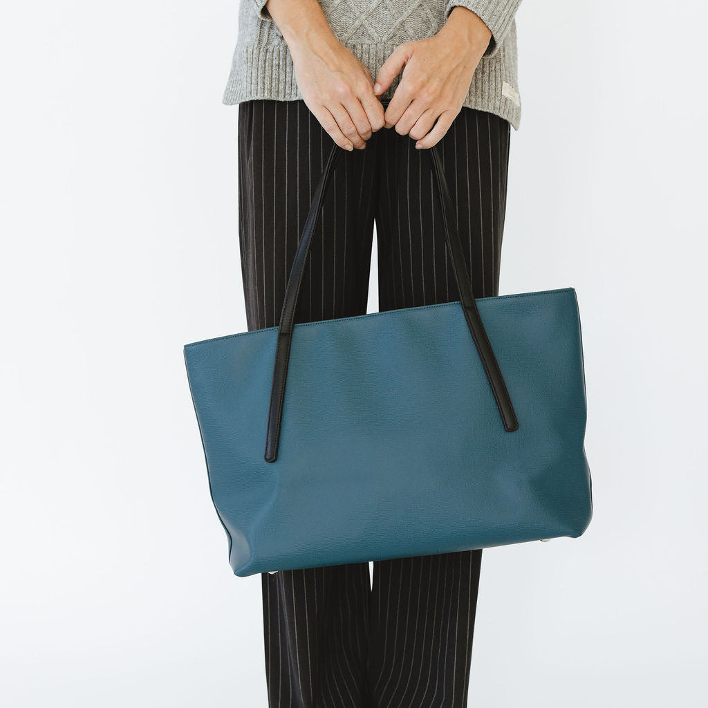 Opus Medium Tote in Peacock/Black backside
