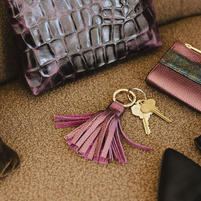 Keychain Keynote Tassel in Metallic Plum