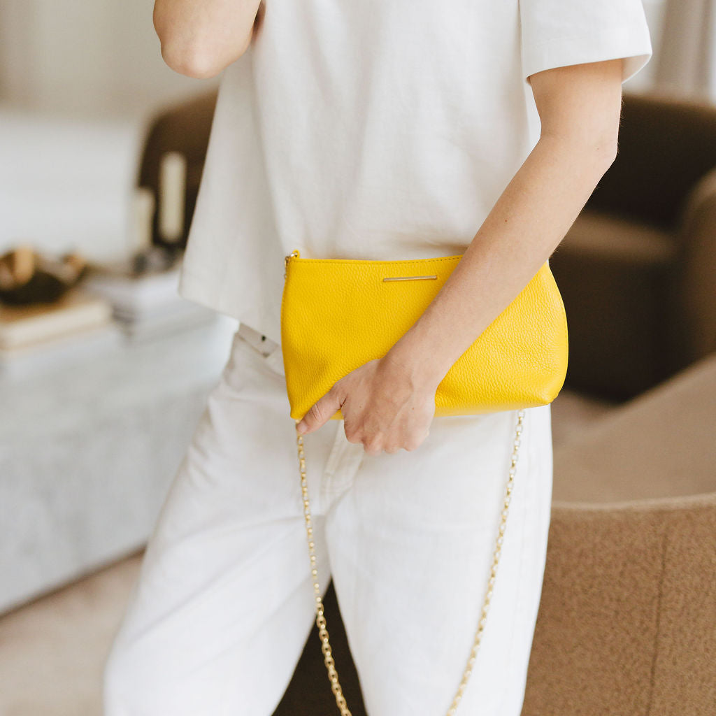 Vivace Crossbody with Chain in Yellow Model Hodling