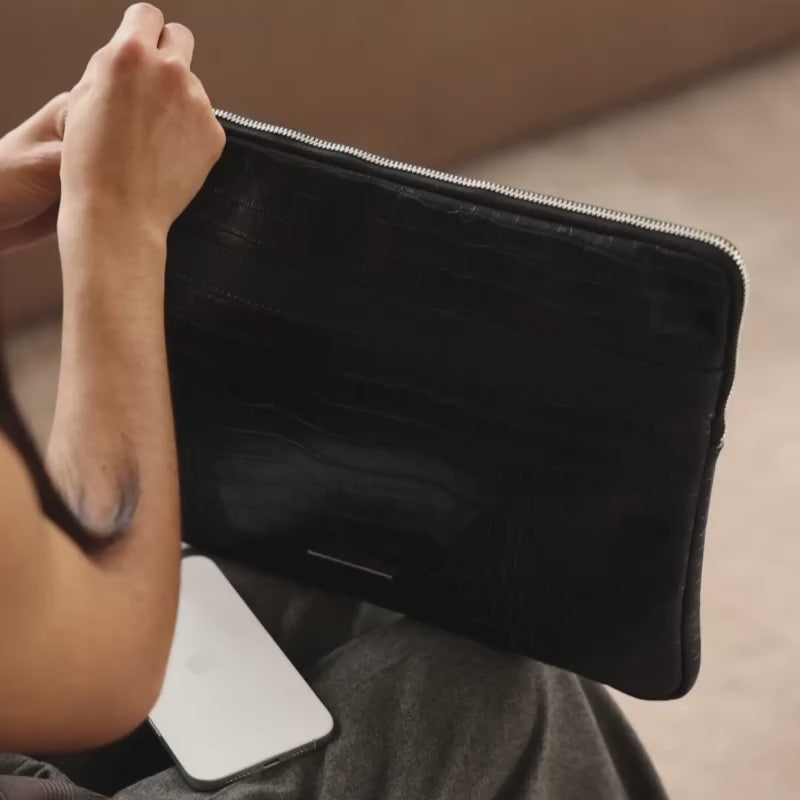 Adagio Laptop Case of What Fits Inside