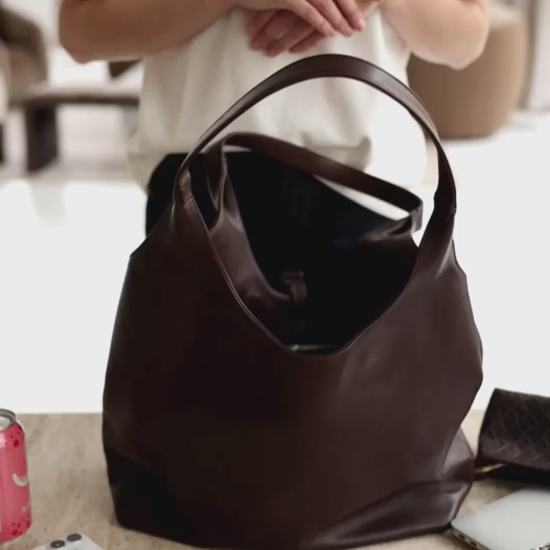 Largo Shoulder Bag in Espresso What Fits in the Bag